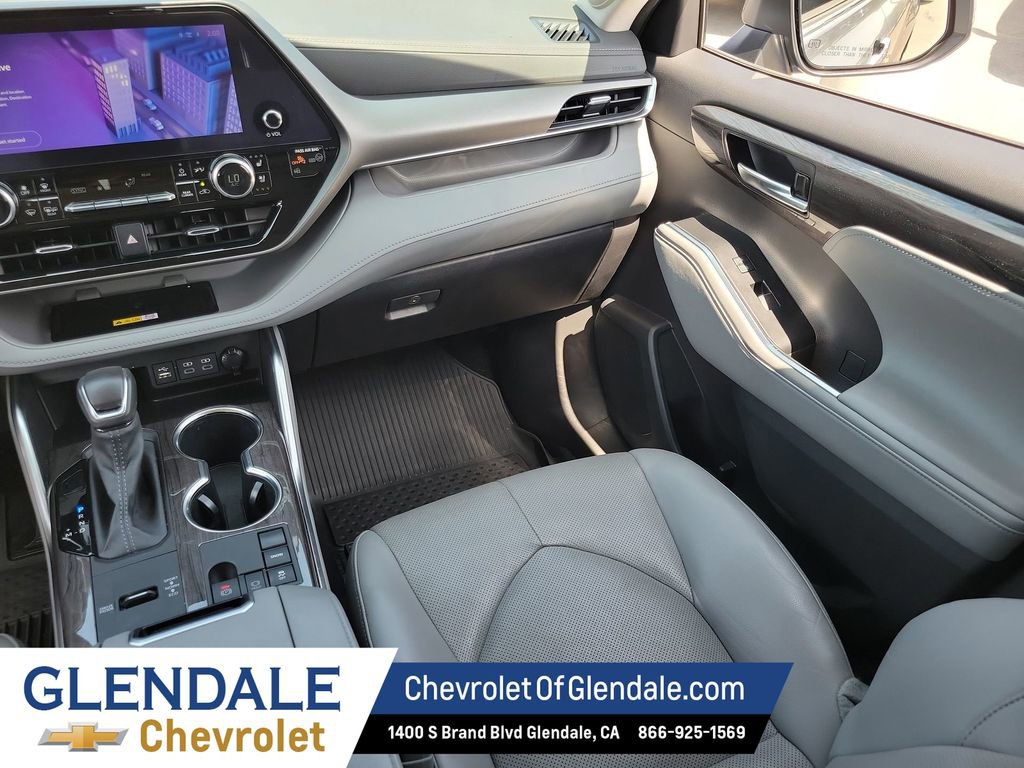 Used 2023 Toyota Highlander Limited image 25