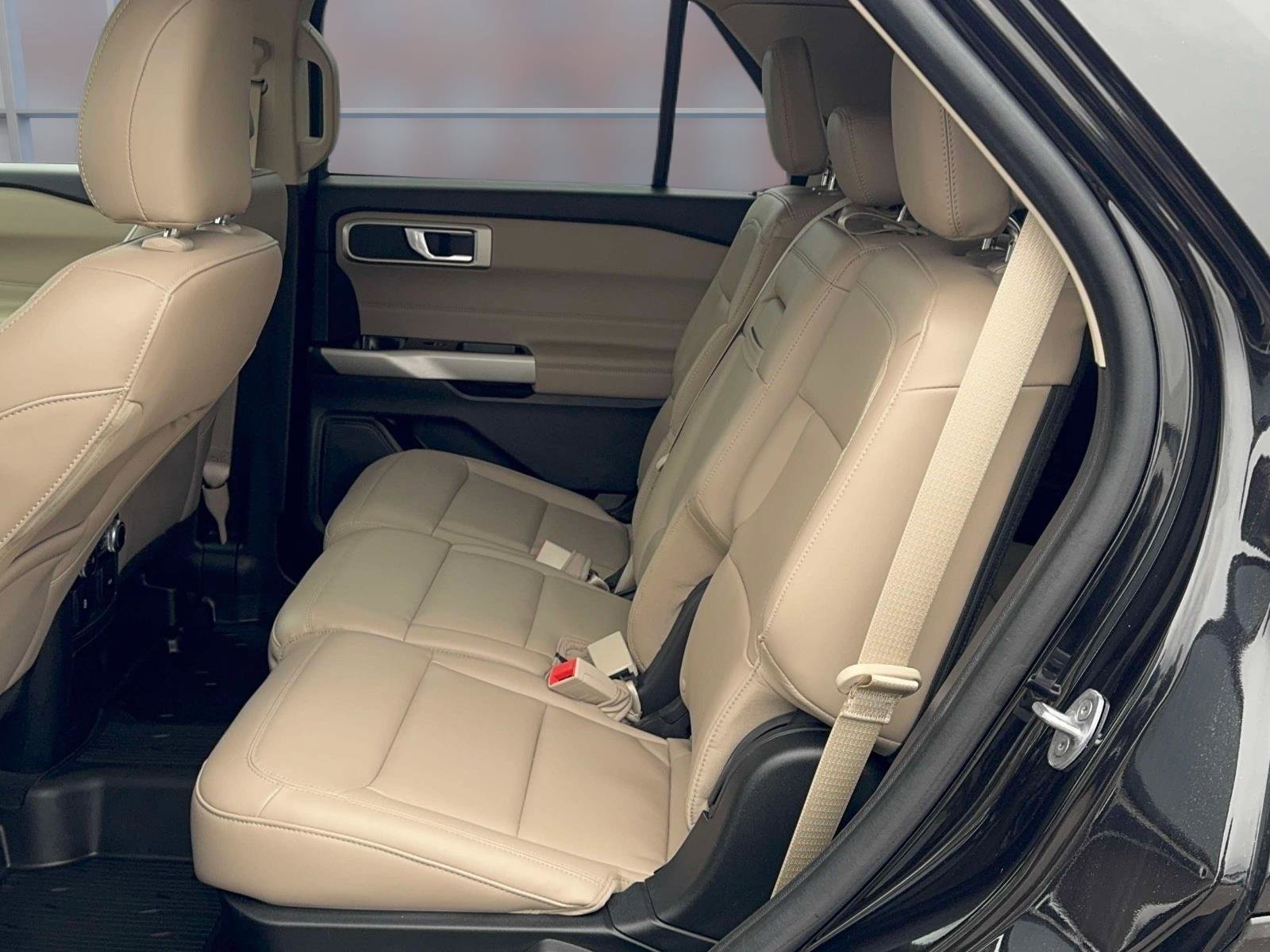 Certified 2022 Ford Explorer XLT w/ Equipment Group 202A AWD/4WD image 13