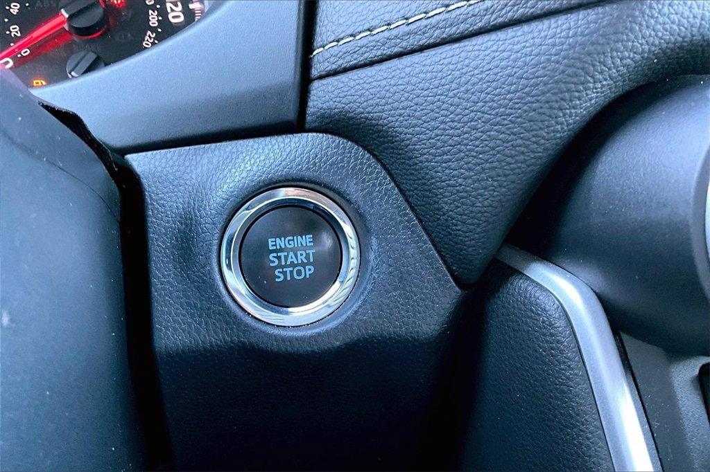 Used 2022 Toyota RAV4 XLE image 30