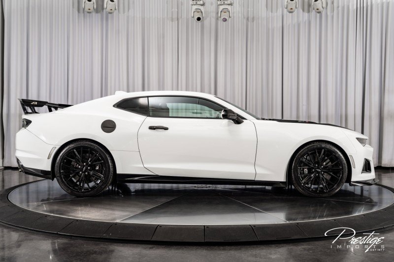 Used 2022 Chevrolet Camaro ZL1 image 26