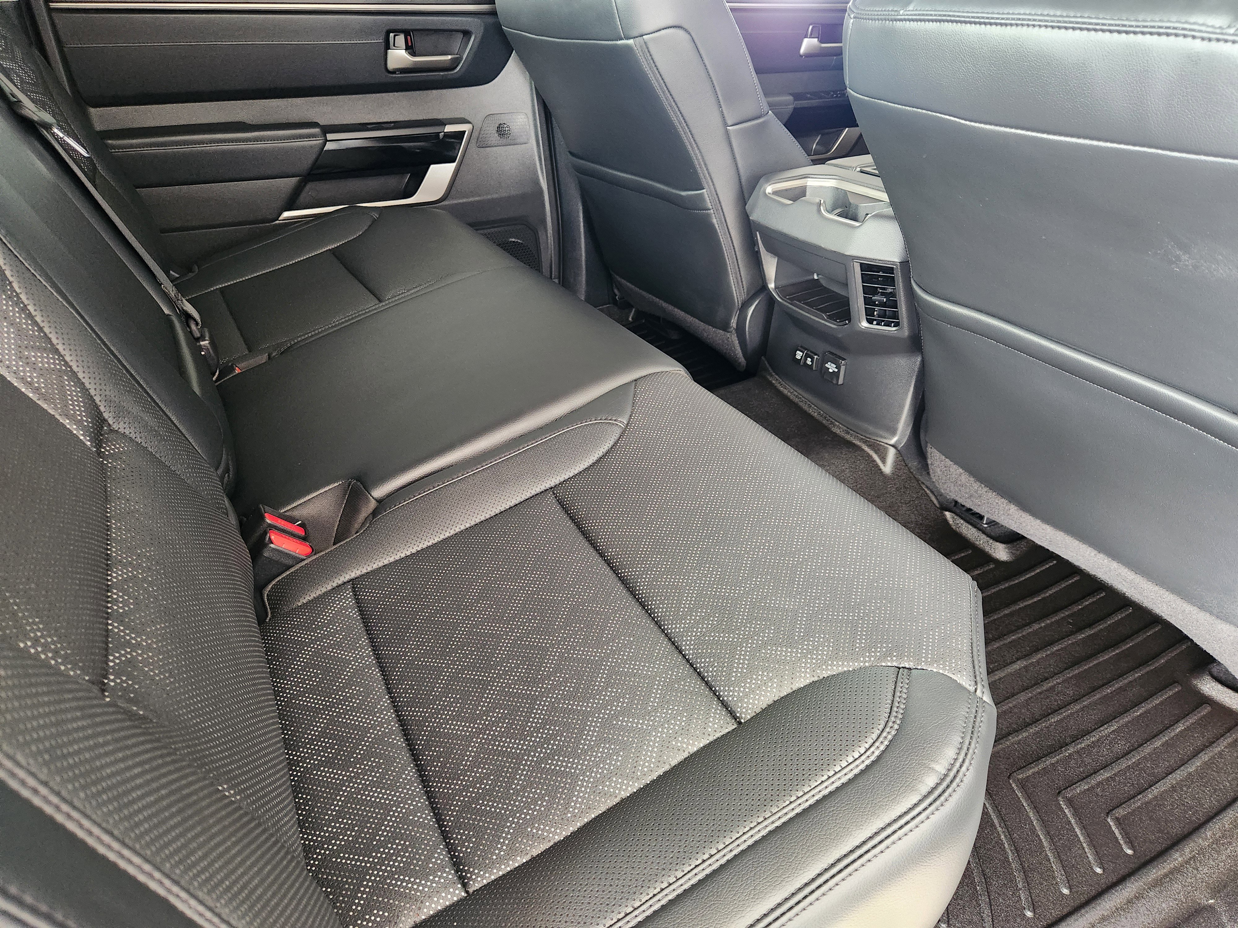 Used 2024 Toyota Tundra Limited w/ Power Package image 34