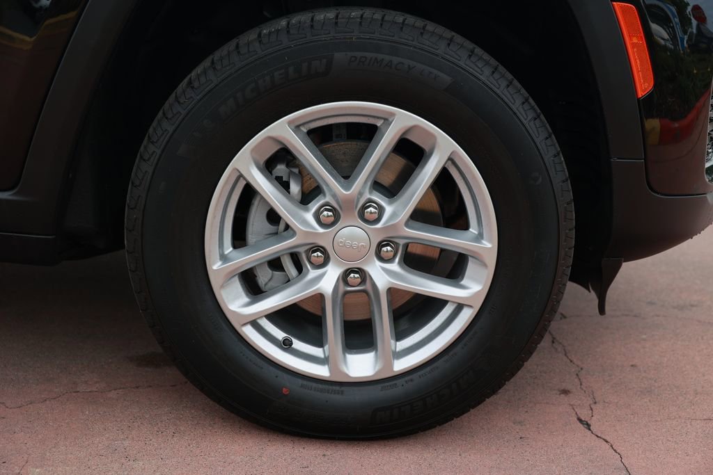 New 2025 Jeep Grand Cherokee Laredo image 8