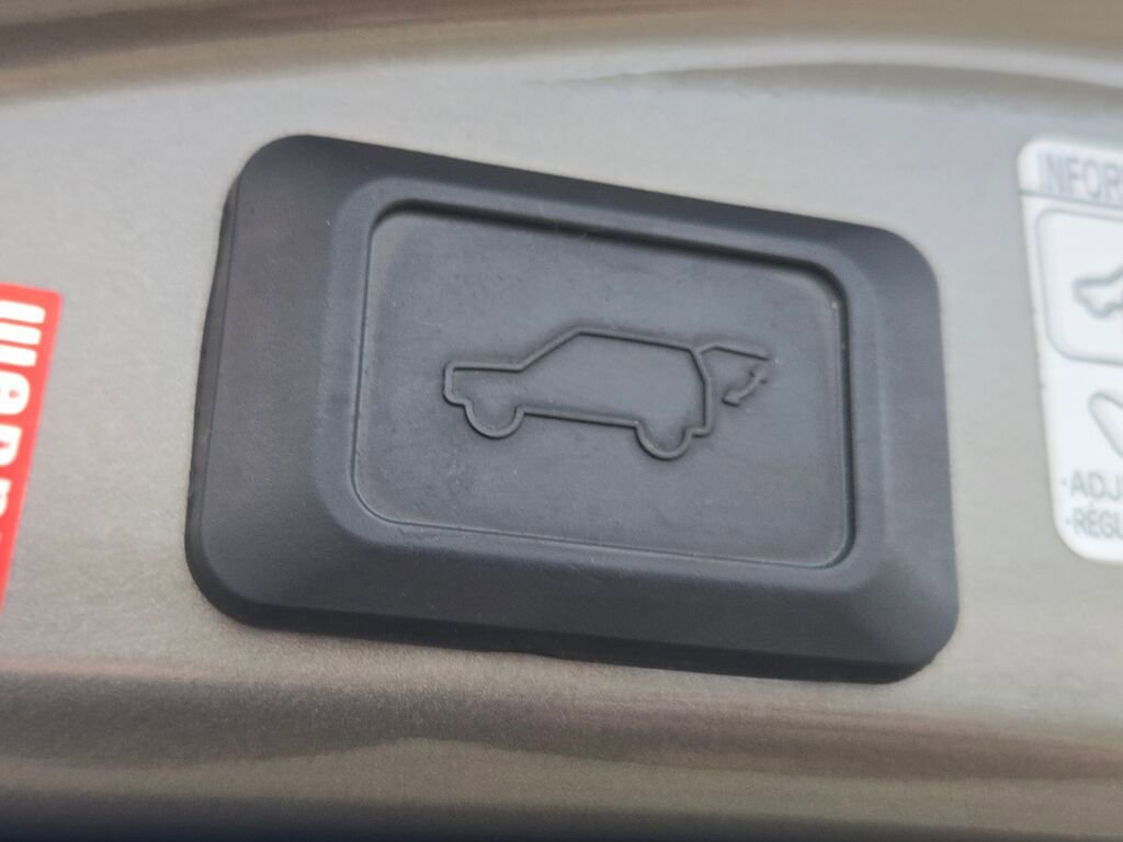 Used 2015 Toyota RAV4 Limited image 16