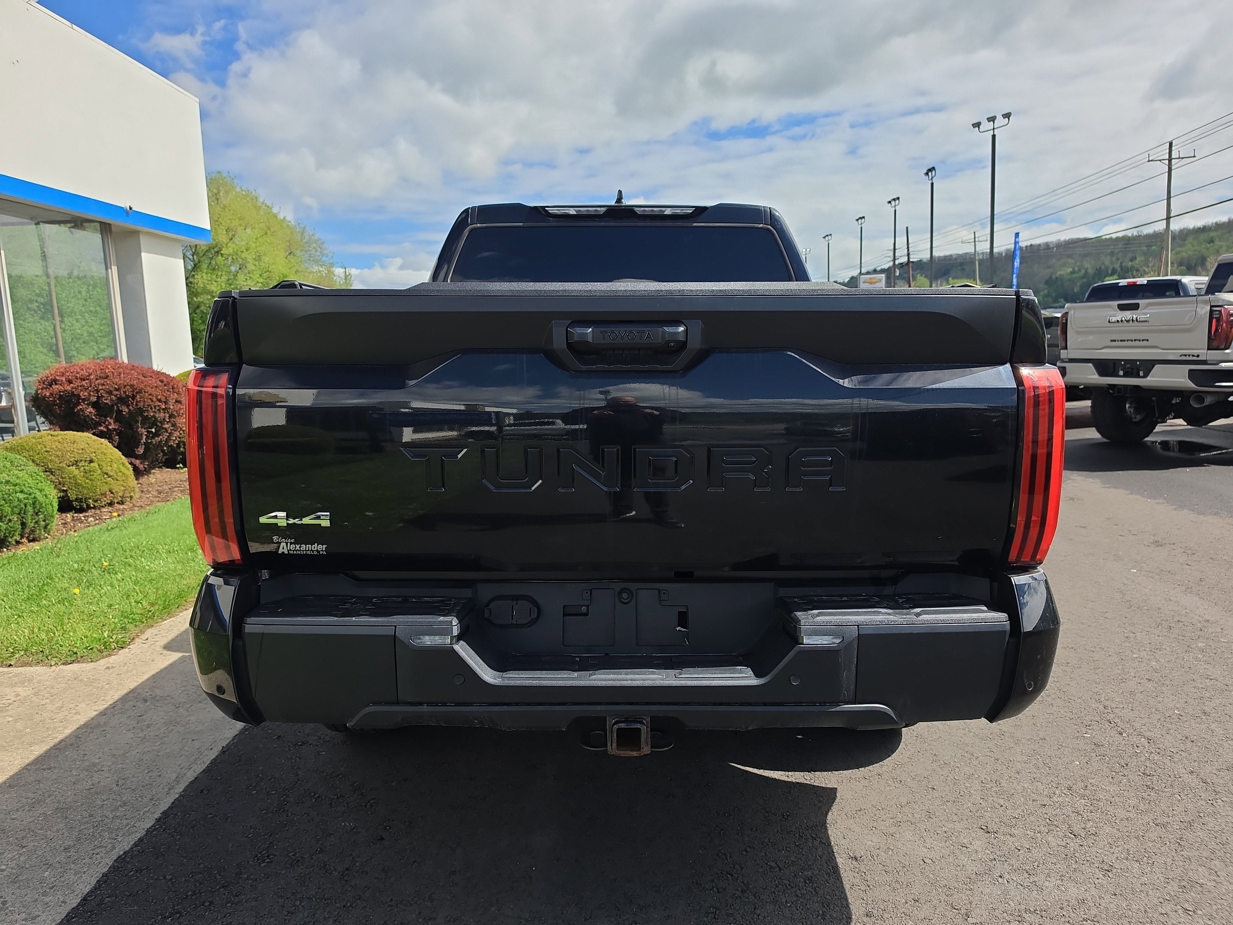 Used 2023 Toyota Tundra SR5 w/ SR5 Convenience Package AWD/4WD image 4