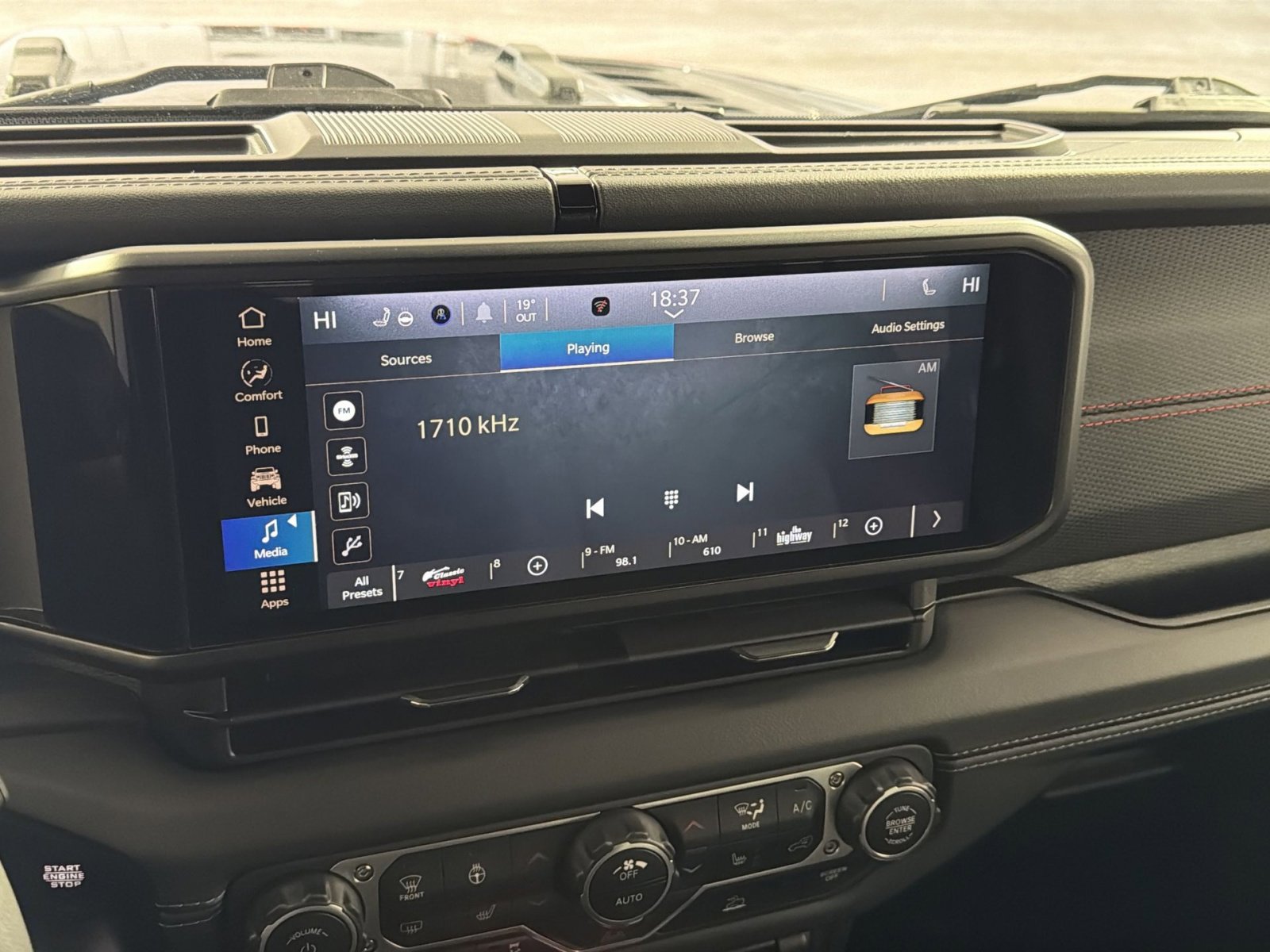 Used 2024 Jeep Wrangler Unlimited Rubicon w/ Convenience Group image 18