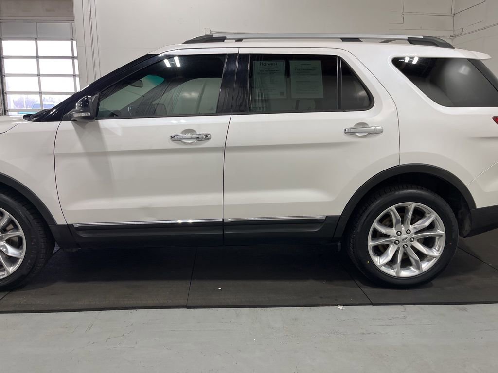 Used 2015 Ford Explorer XLT w/ Equipment Group 202A image 4