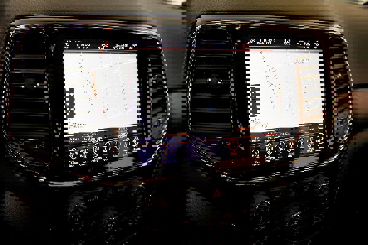 Used 2020 Jeep Grand Cherokee Altitude image 28