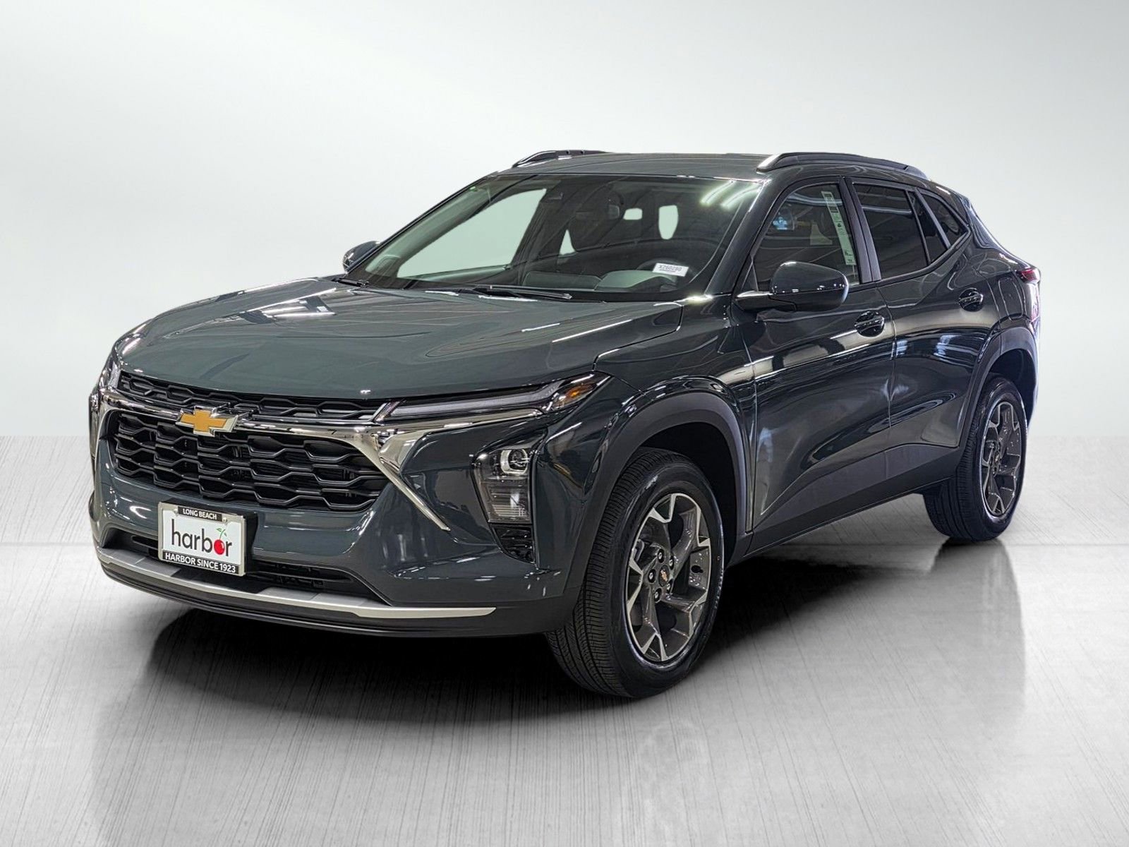 New 2026 Chevrolet Trax LT w/ Driver Confidence Package FWD image 3