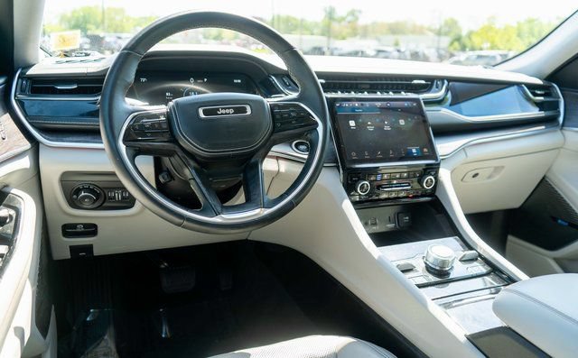 Used 2022 Jeep Grand Cherokee Overland AWD/4WD image 14