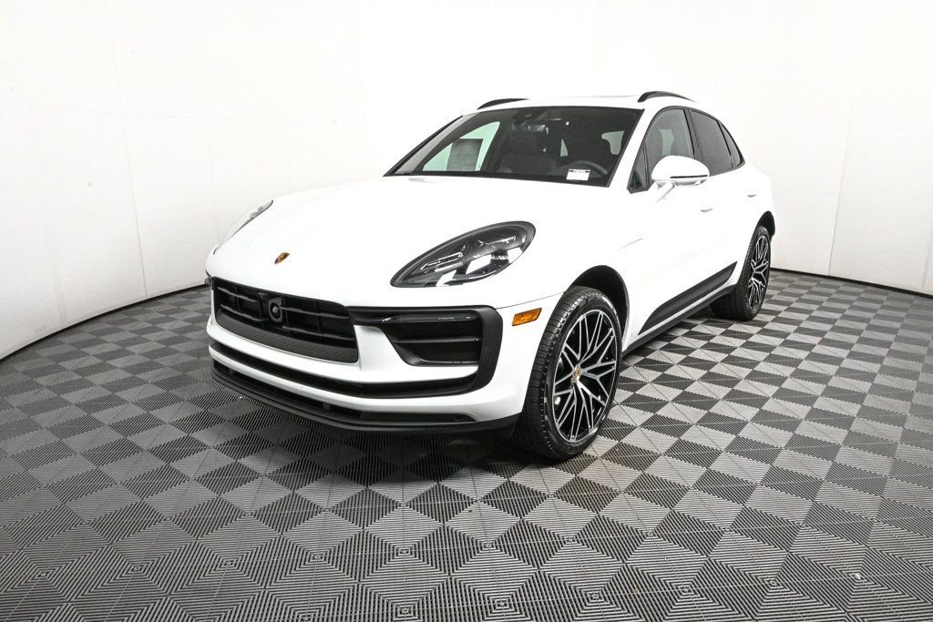 Certified 2026 Porsche Macan AWD/4WD image 1