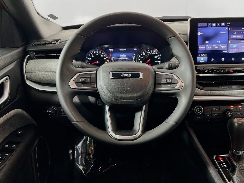 Used 2024 Jeep Compass Latitude AWD/4WD image 11