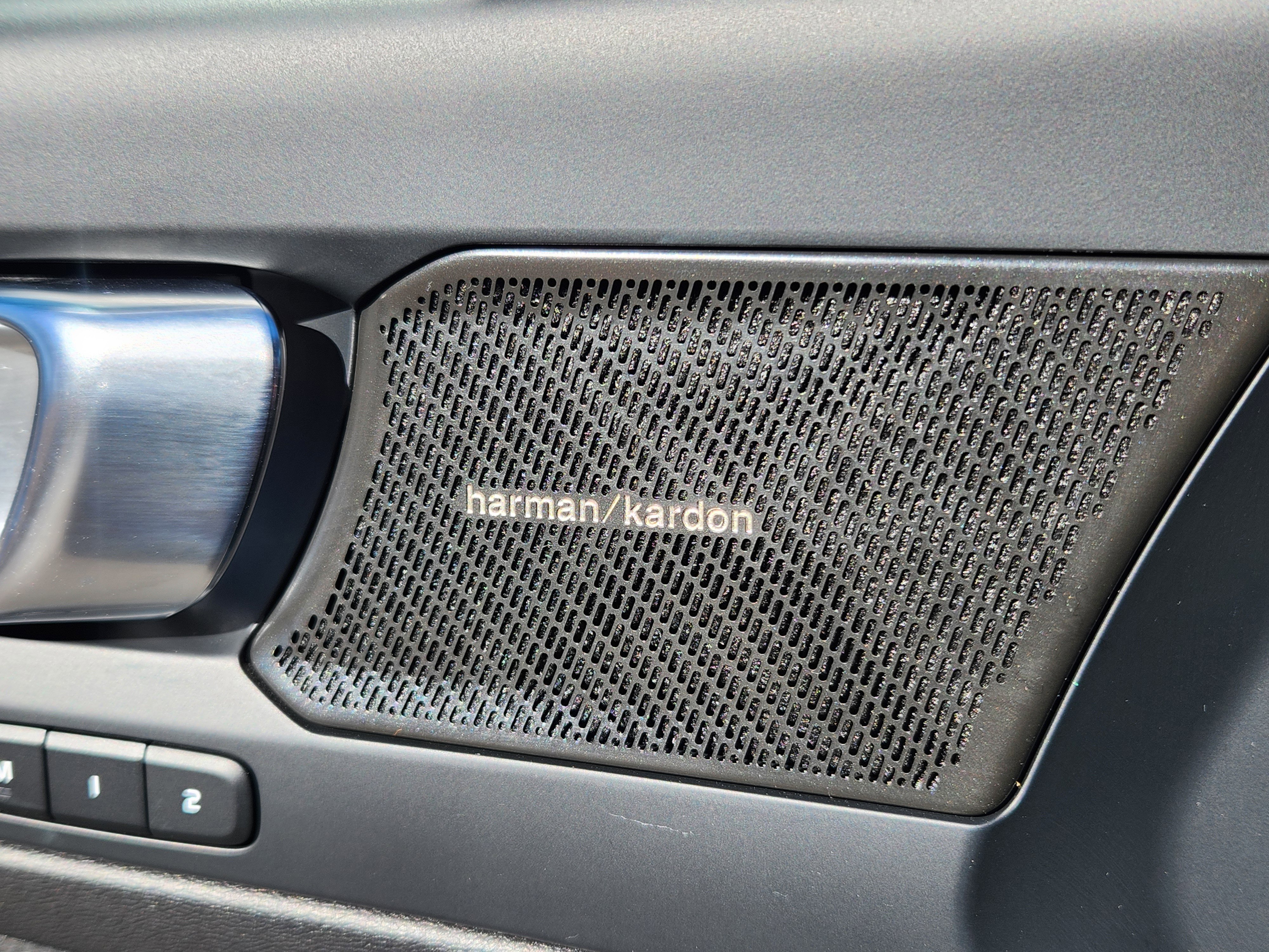 Used 2023 Volvo XC40 Recharge Ultimate image 13