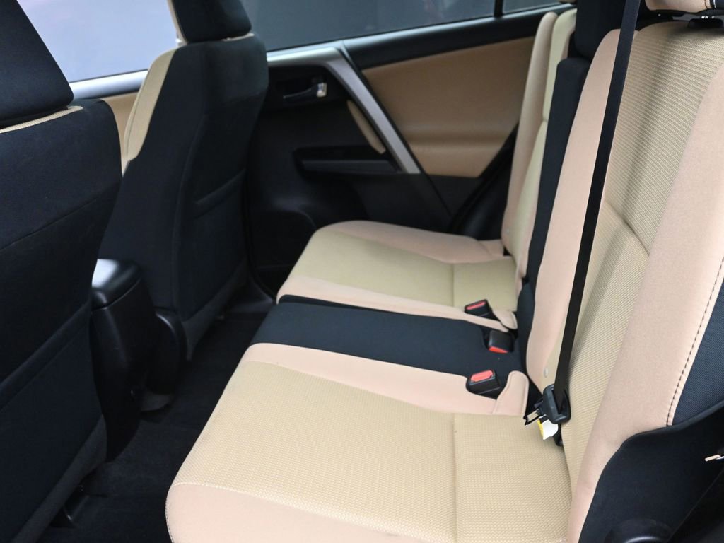 Used 2016 Toyota RAV4 XLE AWD/4WD image 10