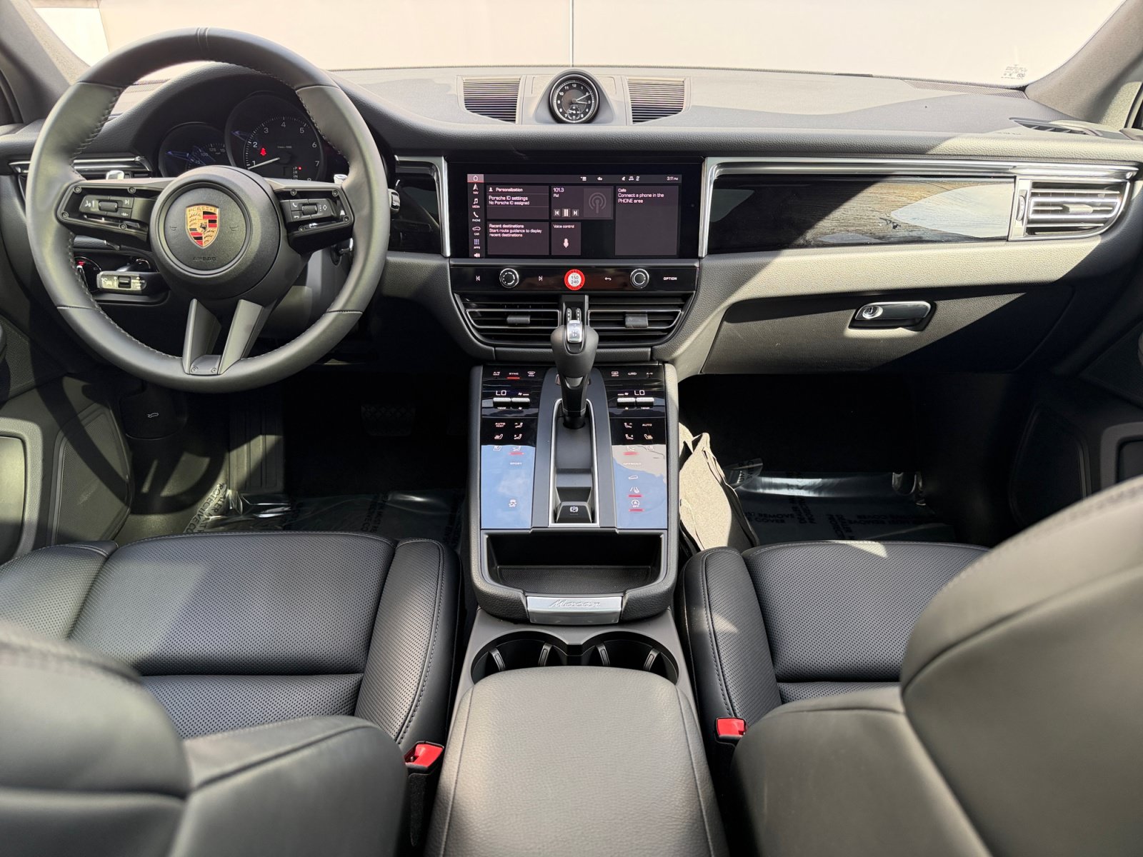 Used 2025 Porsche Macan AWD/4WD image 20