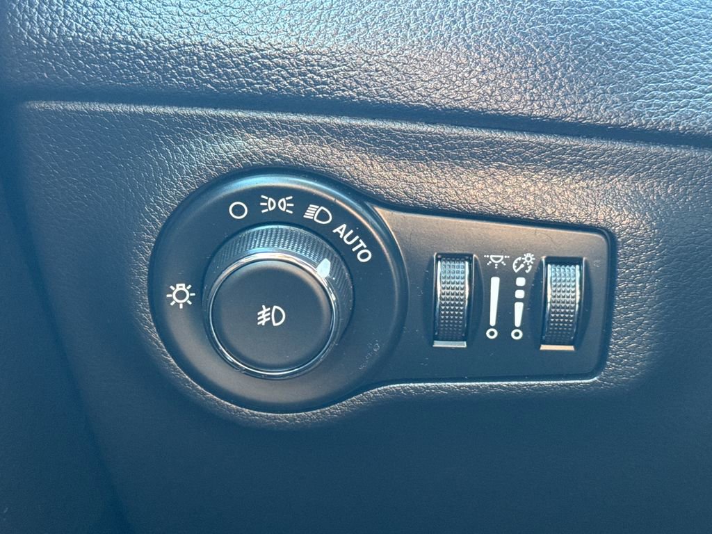 Used 2019 Jeep Compass Latitude w/ Cold Weather Group image 32