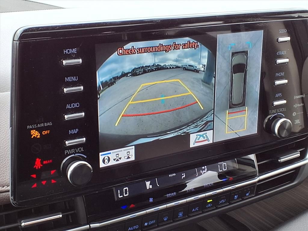 Used 2023 Toyota Sienna Platinum image 5
