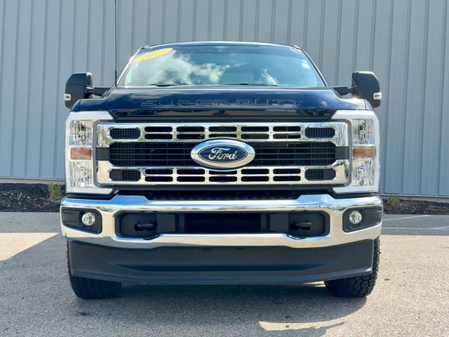 Used 2025 Ford F350 XLT image 3
