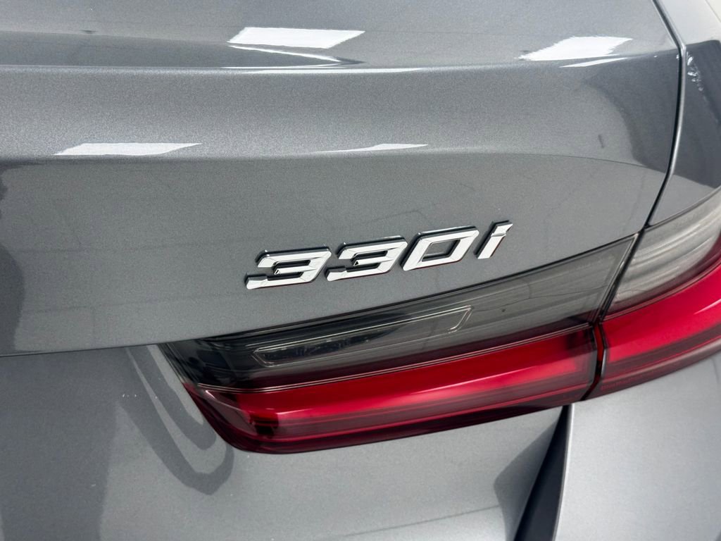 Used 2023 BMW 330i Sedan w/ Driving Assistance Package image 32
