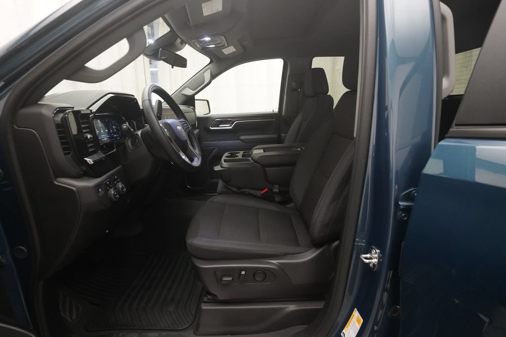 Used 2024 Chevrolet Silverado 1500 LT AWD/4WD image 19