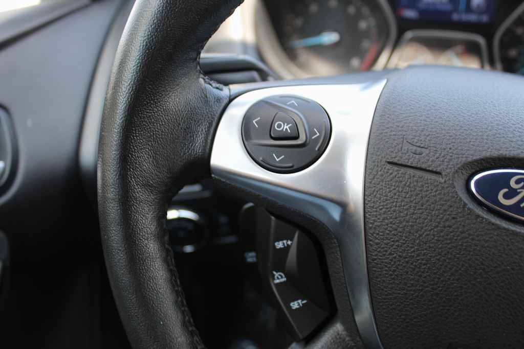 Used 2014 Ford Focus SE w/ SE Sport Package FWD image 16