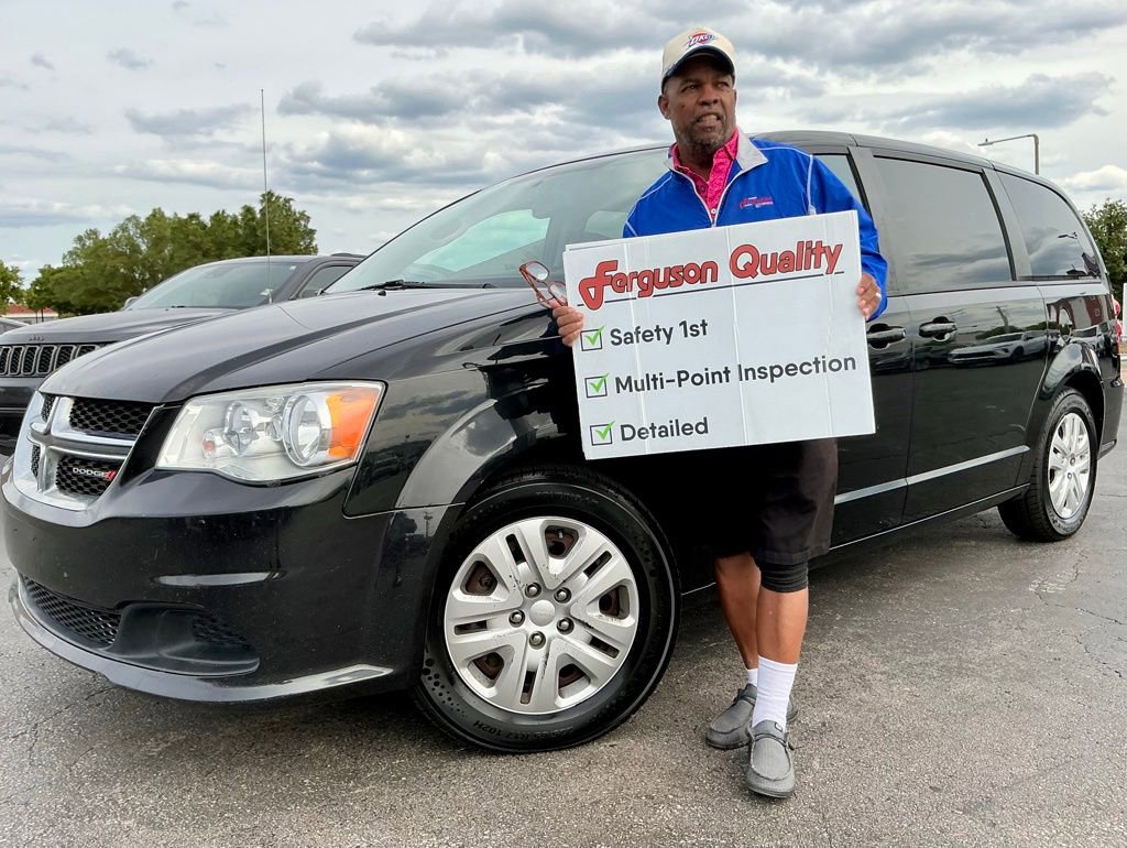 Used 2018 Dodge Grand Caravan SE w/ UConnect Hands-Free Group FWD image 1