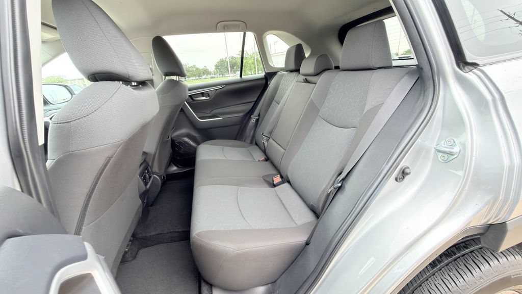 Used 2025 Toyota RAV4 XLE FWD image 26