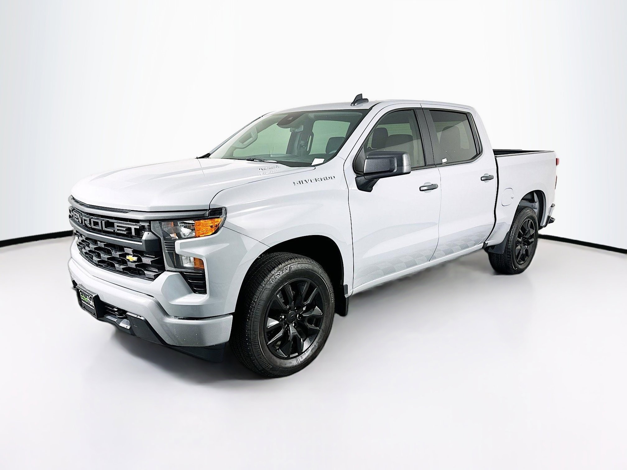 Used 2025 Chevrolet Silverado 1500 Custom image 3