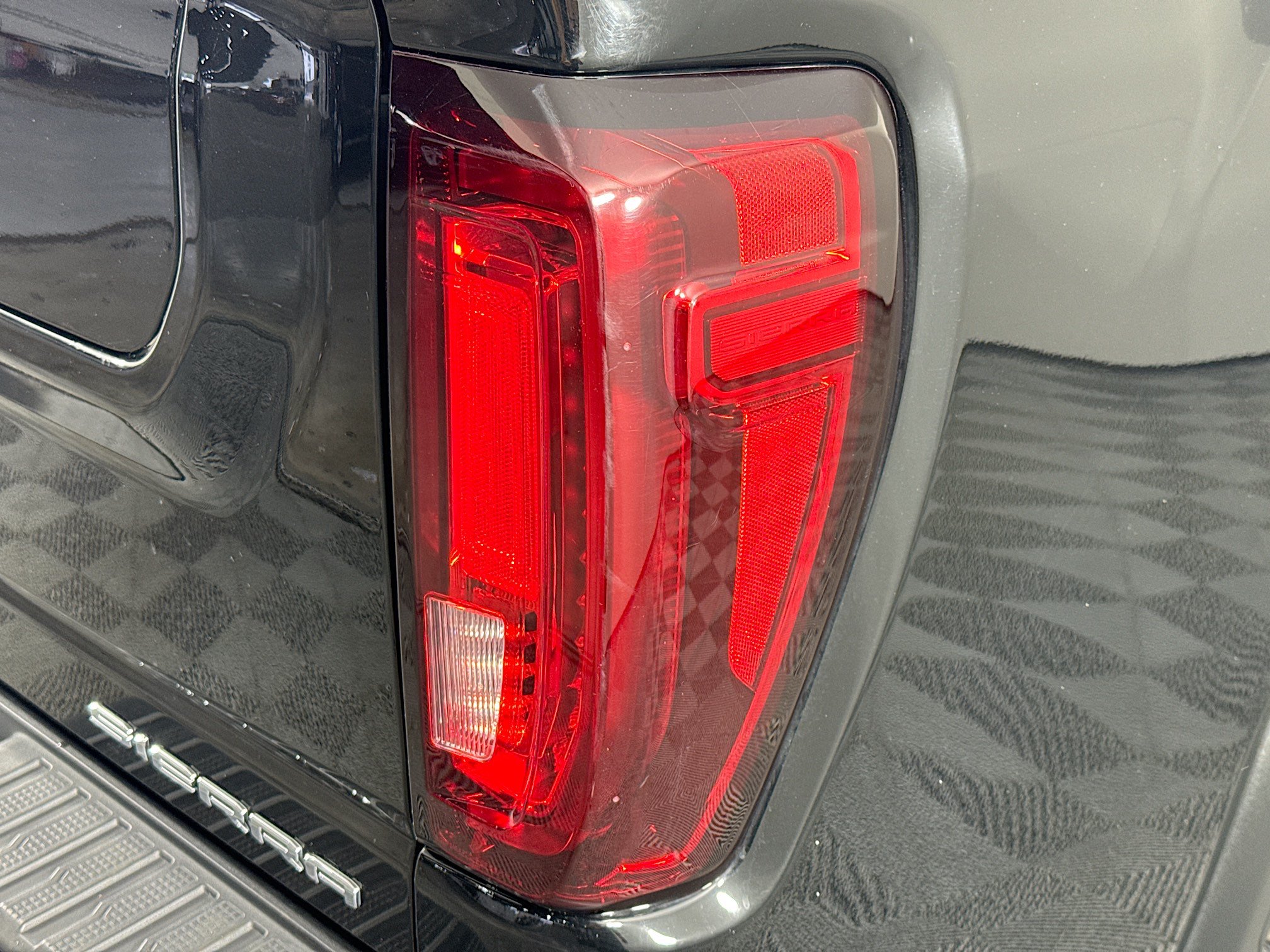 Used 2022 GMC Sierra 2500 Denali w/ Technology Package AWD/4WD image 31