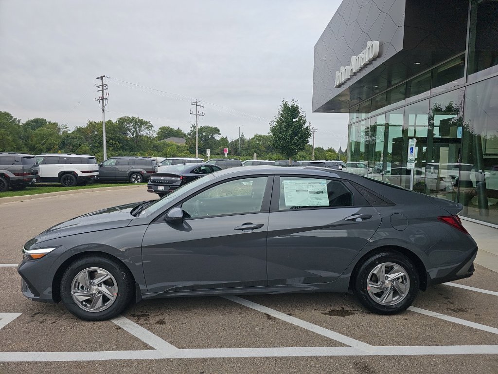 New 2026 Hyundai Elantra SE FWD image 2