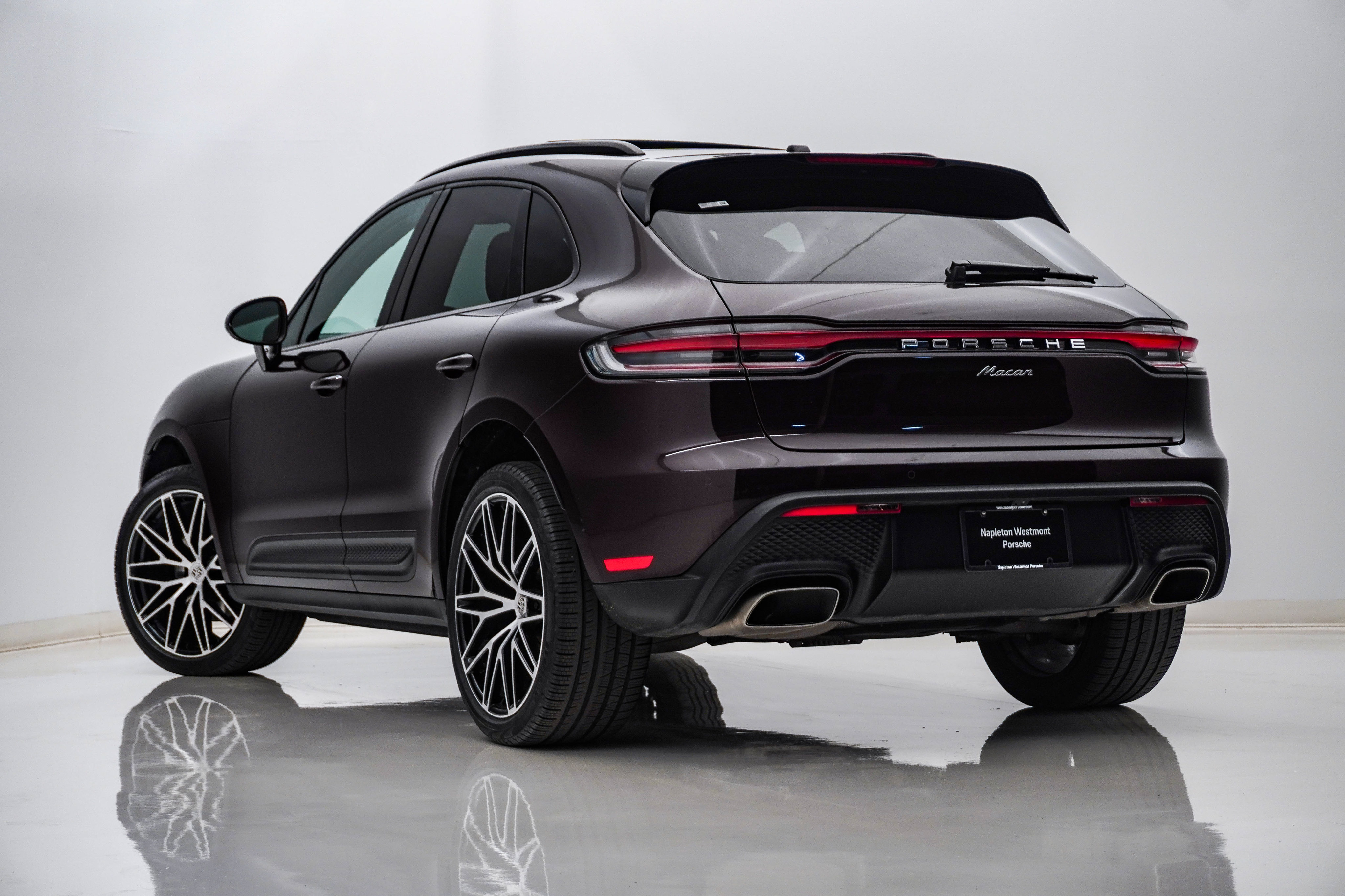 Certified 2023 Porsche Macan Turbo AWD/4WD image 3