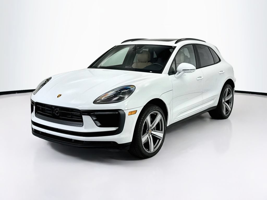 Certified 2025 Porsche Macan AWD/4WD image 1