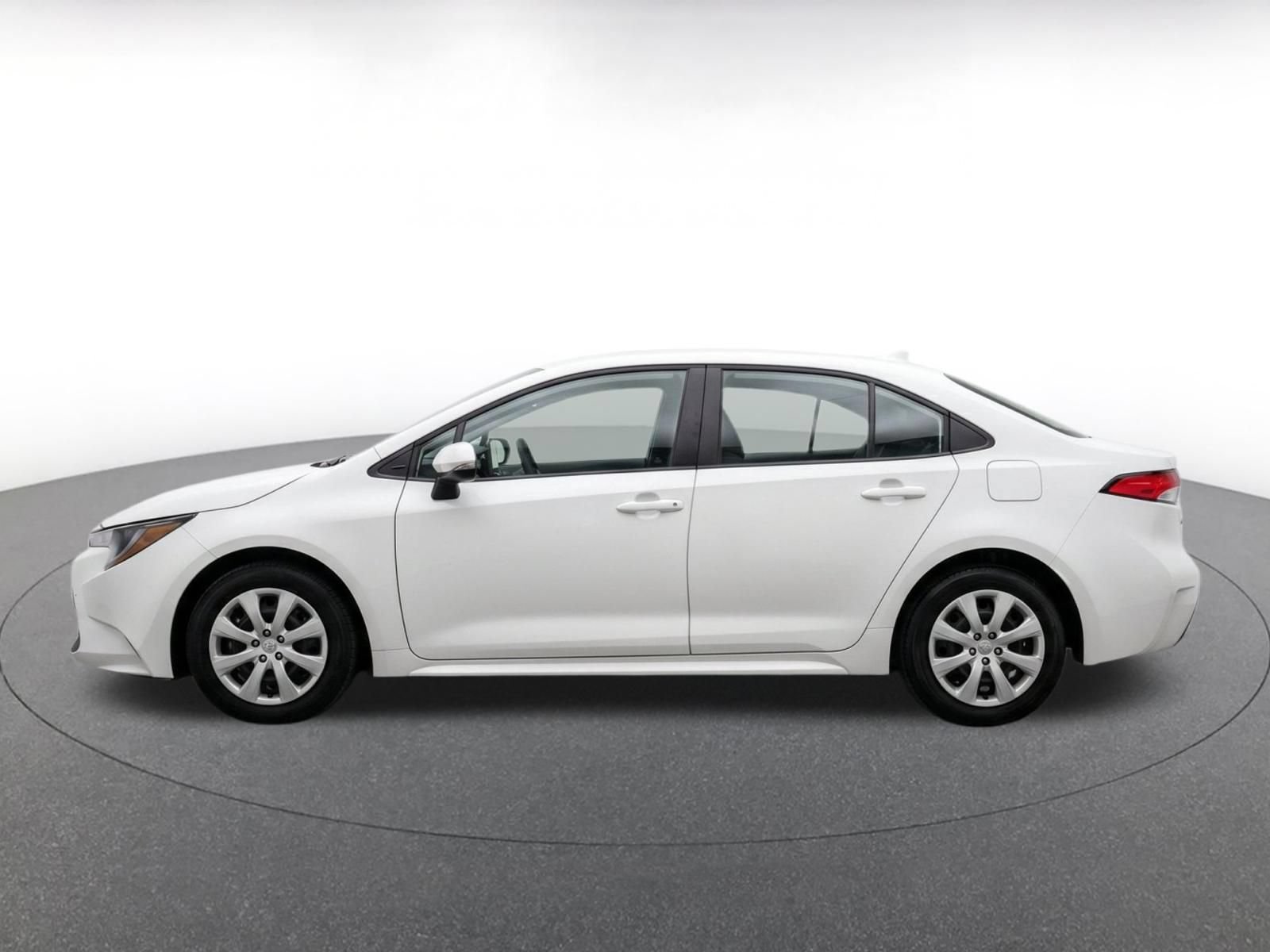 Used 2025 Toyota Corolla LE FWD image 4