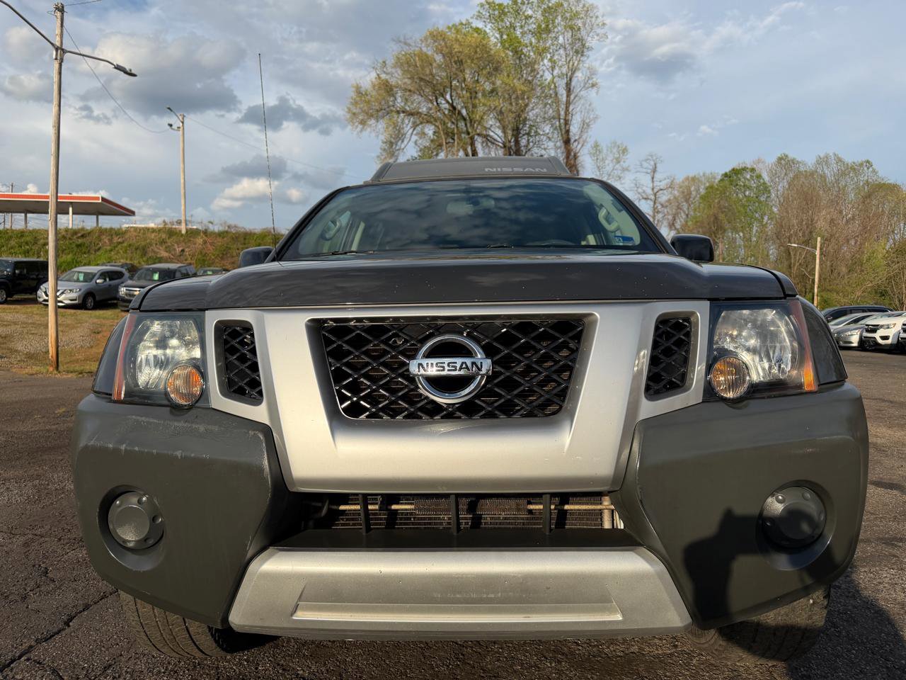 Used 2015 Nissan Xterra X RWD image 2