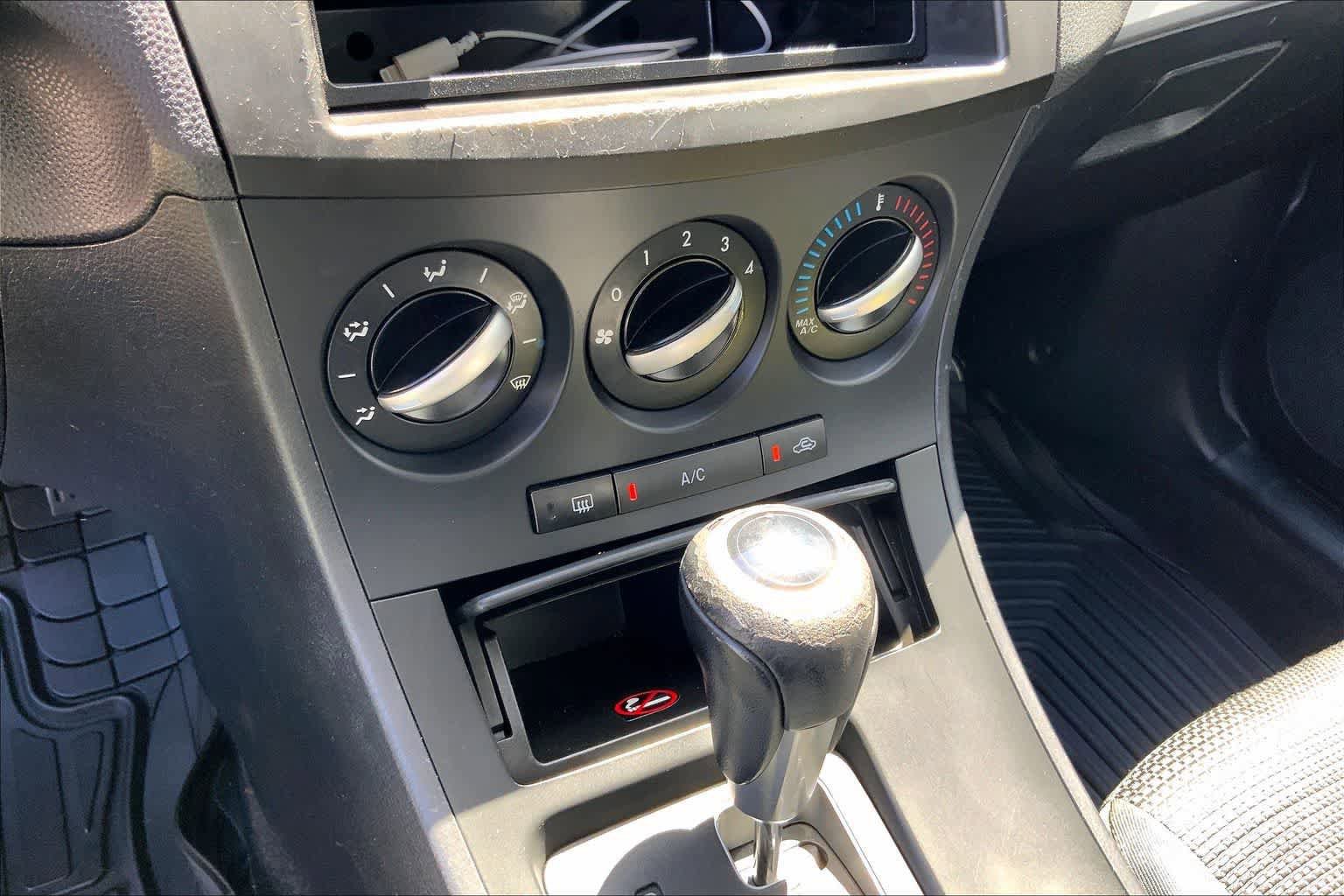 Used 2012 MAZDA MAZDA3 i Touring FWD image 32