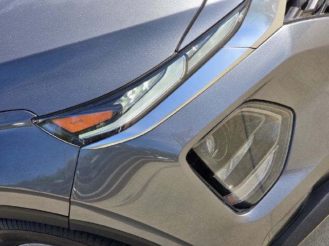 Used 2019 Hyundai Santa Fe SEL FWD image 11