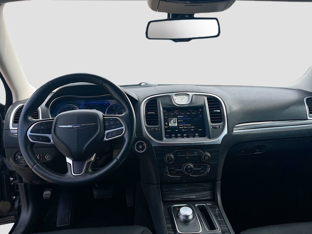 Used 2021 Chrysler 300 Touring w/ Driver Convenience Group image 20