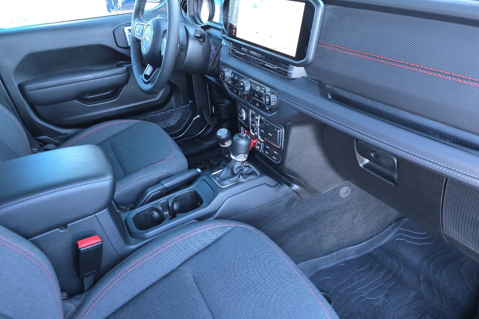 Used 2025 Jeep Gladiator Rubicon w/ Convenience Group image 16