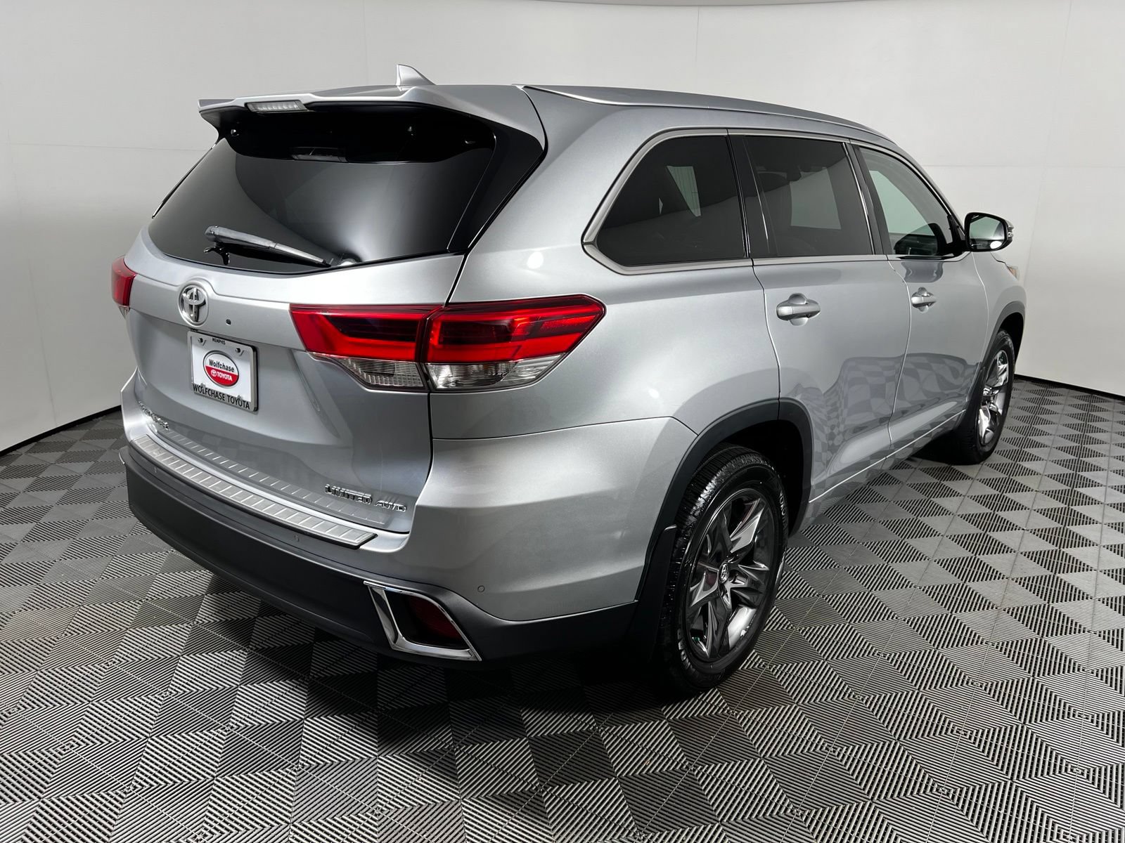 Used 2018 Toyota Highlander Limited Platinum AWD/4WD image 5