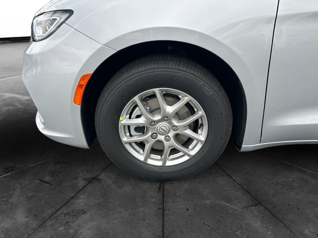 New 2026 Chrysler Pacifica Select image 14