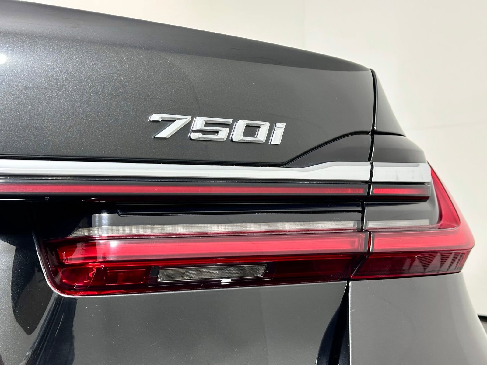 Used 2021 BMW 750i xDrive w/ Luxury Rear Seating Package image 35