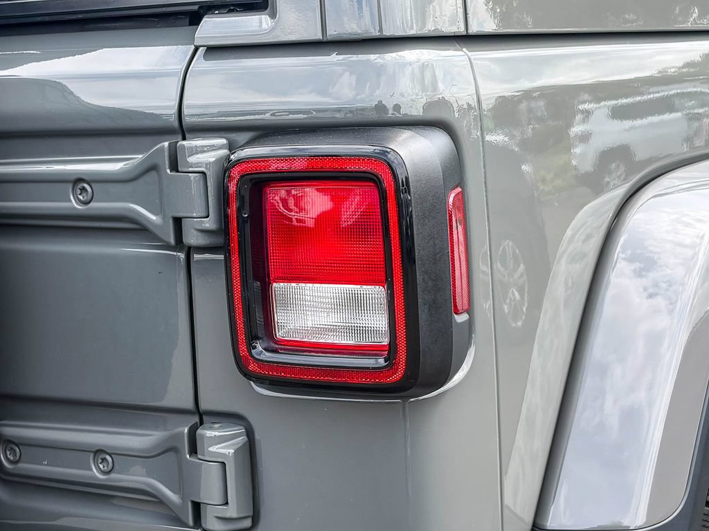 Used 2019 Jeep Wrangler Unlimited Sahara AWD/4WD image 8