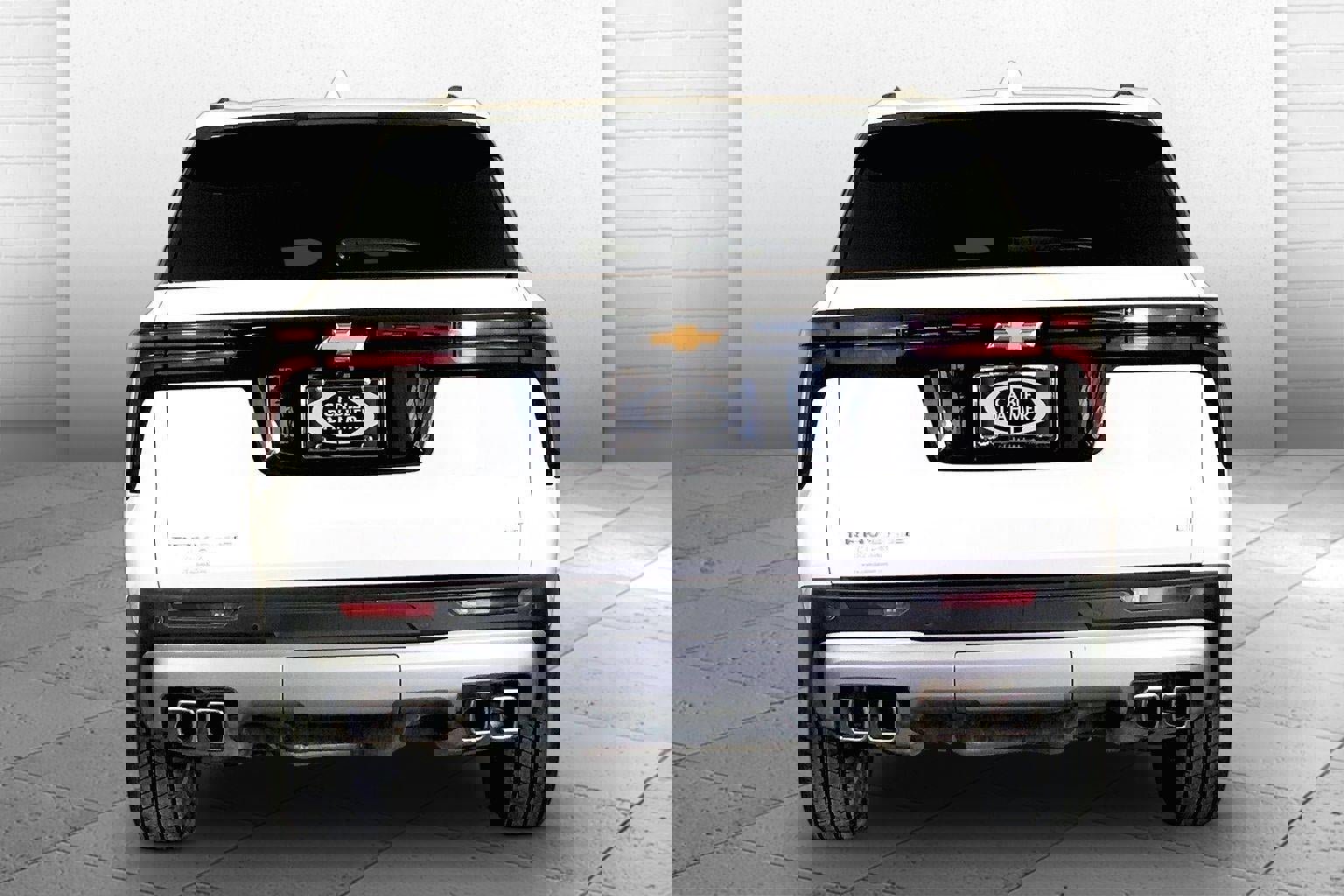 Used 2024 Chevrolet Traverse LT image 3