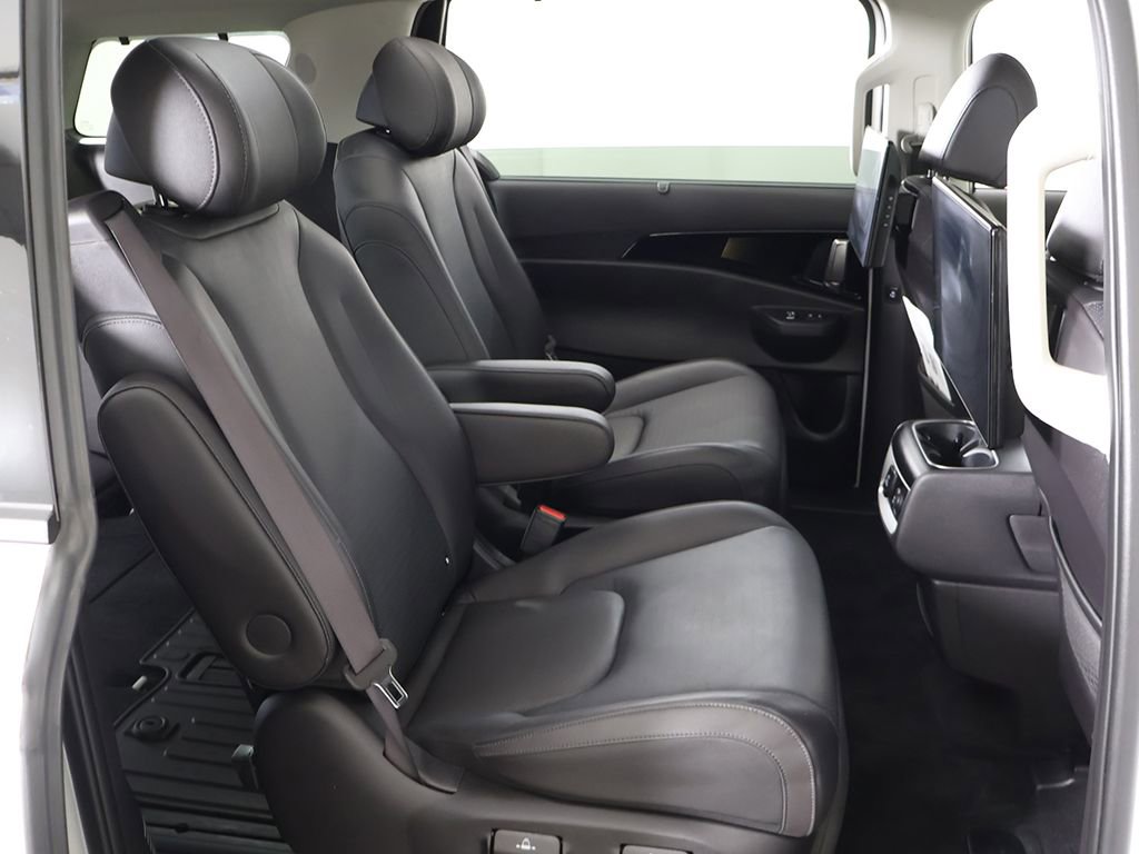 Used 2025 Kia Carnival SX Prestige FWD image 41