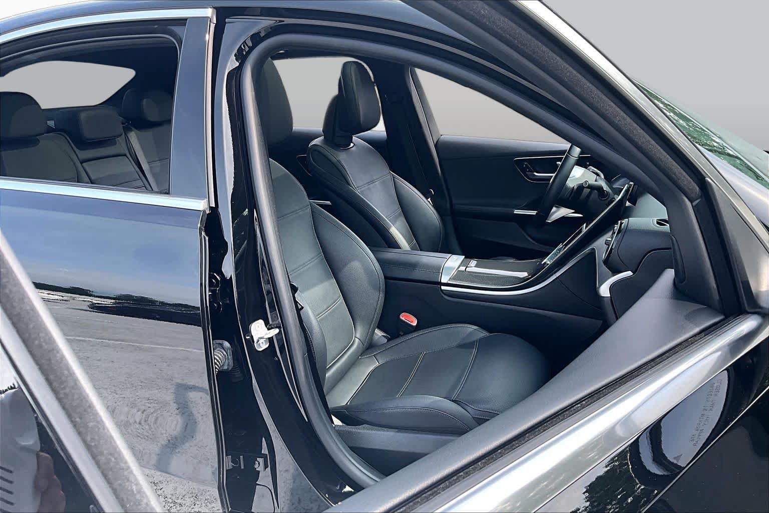 Used 2024 Mercedes-Benz C 300 Sedan image 9