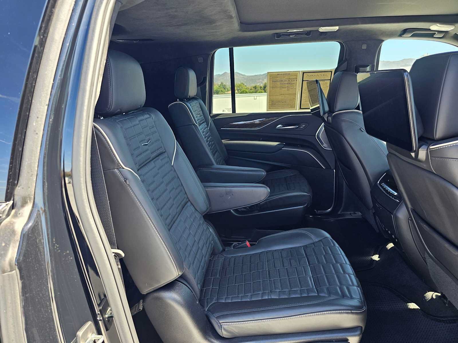 Used 2024 Cadillac Escalade ESV Premium Luxury Platinum AWD/4WD image 12