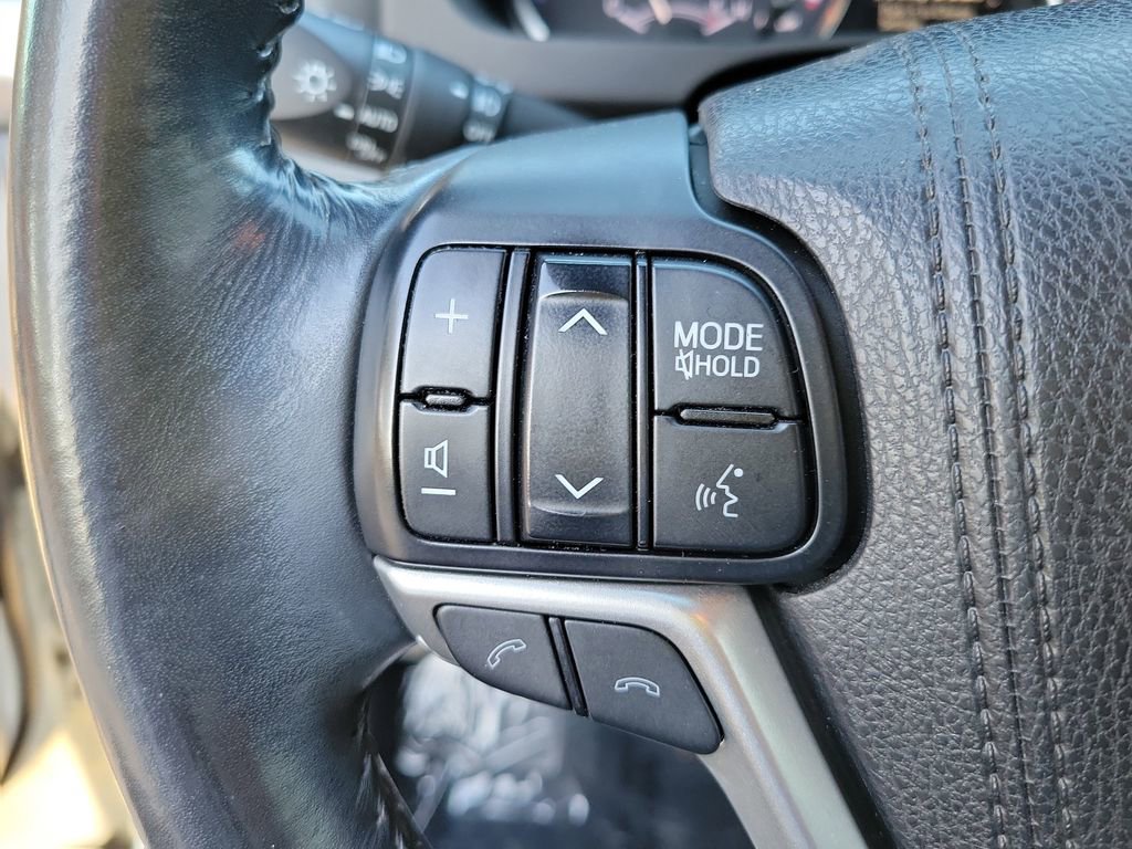 Used 2017 Toyota Highlander Plus image 30