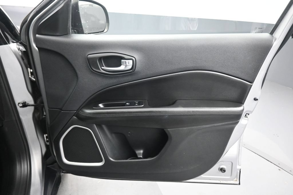 Used 2019 Jeep Compass Latitude AWD/4WD image 37