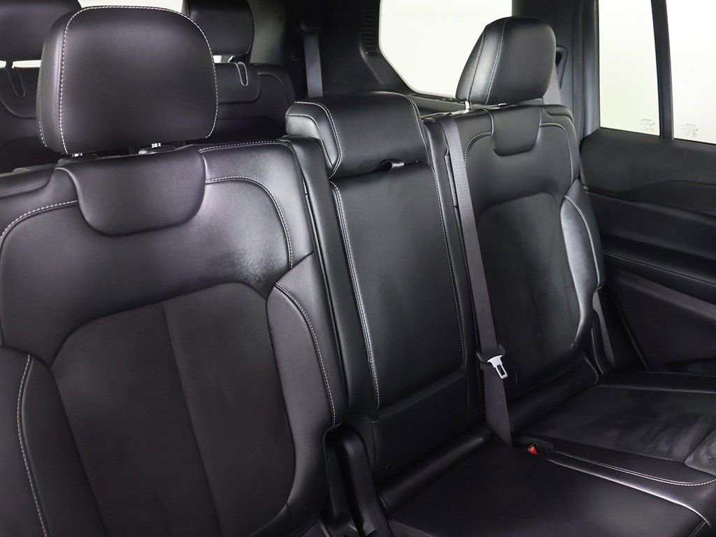 Used 2023 Jeep Grand Cherokee L Laredo image 33