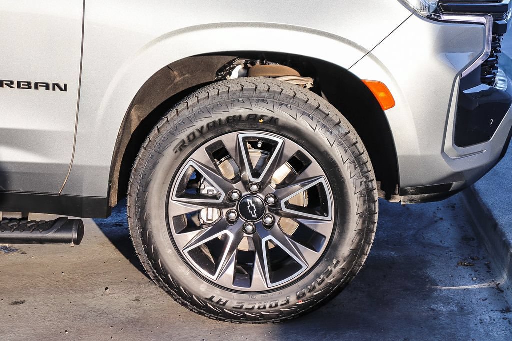 Used 2023 Chevrolet Suburban Z71 AWD/4WD image 11