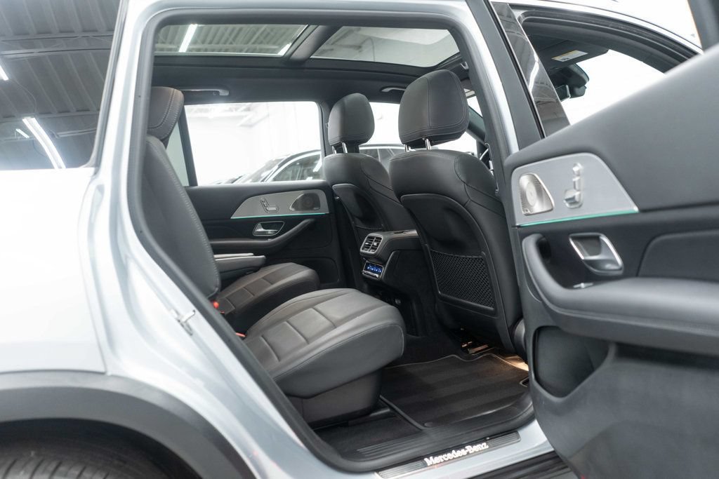 Used 2025 Mercedes-Benz GLS 450 4MATIC image 12